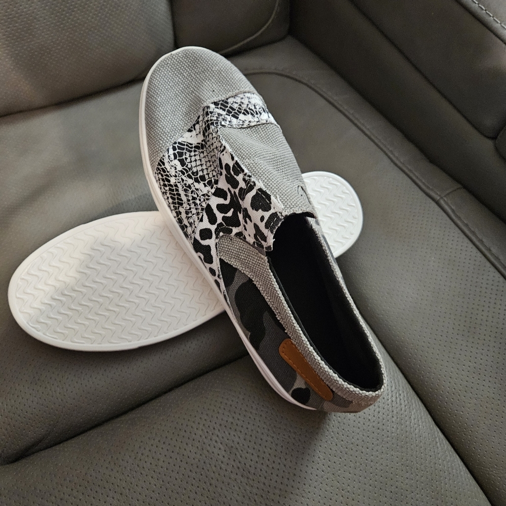 New, Slip On Sneaker for Women, size 8